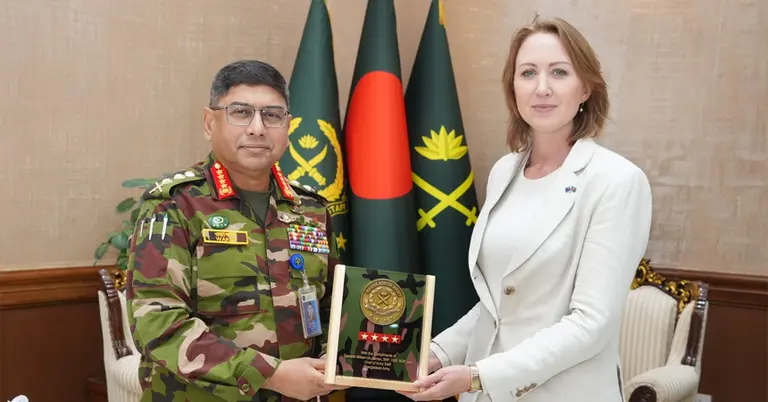 সেনাপ্রধান জেনারেল ওয়াকার-উজ-জামান ও অস্ট্রেলিয়ার হাইকমিশনার সুজান রাইল